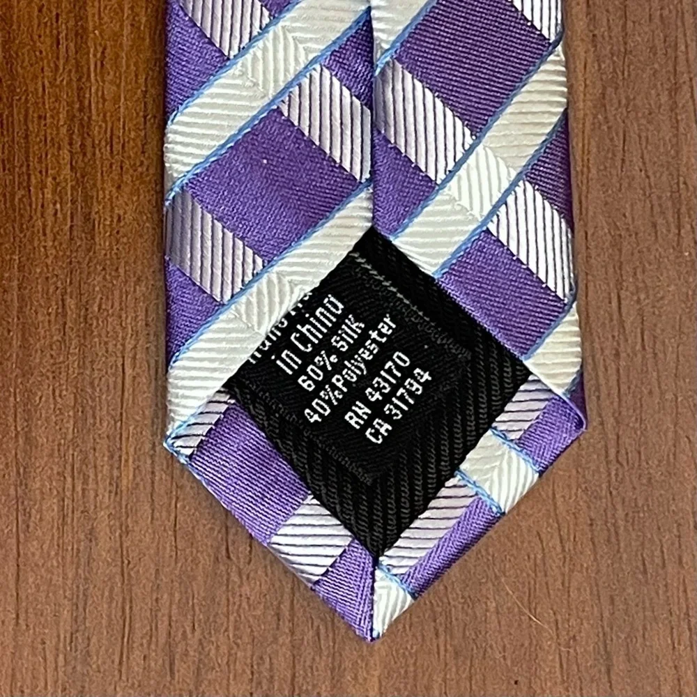 GEOFFREY BEANE ~ Gorgeous Lavender Lattice Weave Print Tie ~ Silk Blend